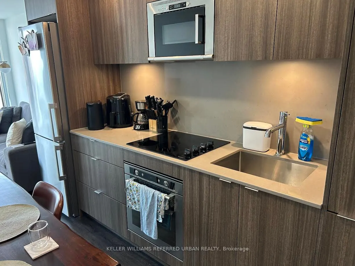 20 Inn on the Park Drive, #1438