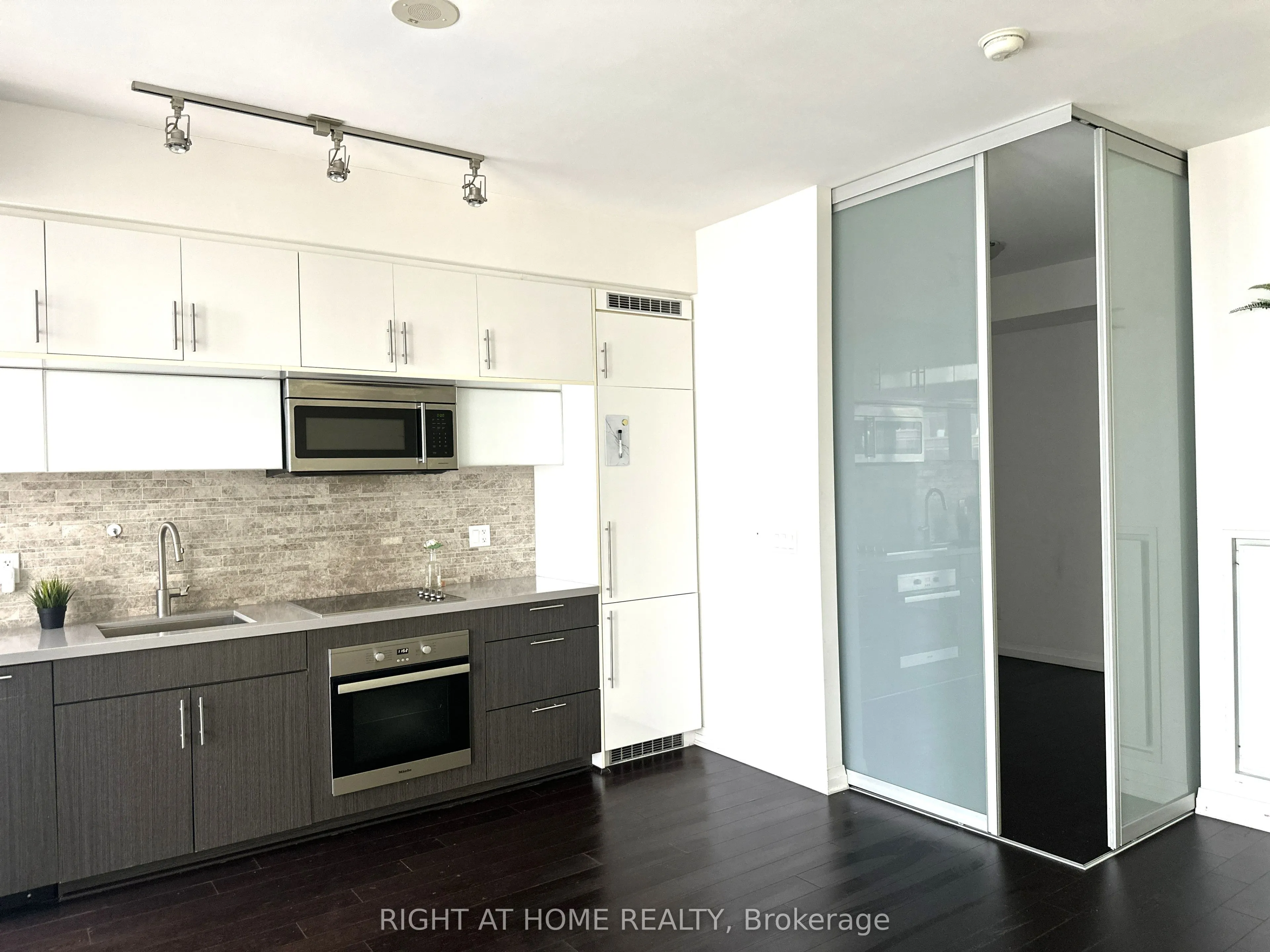 8 Mercer Street, #2210