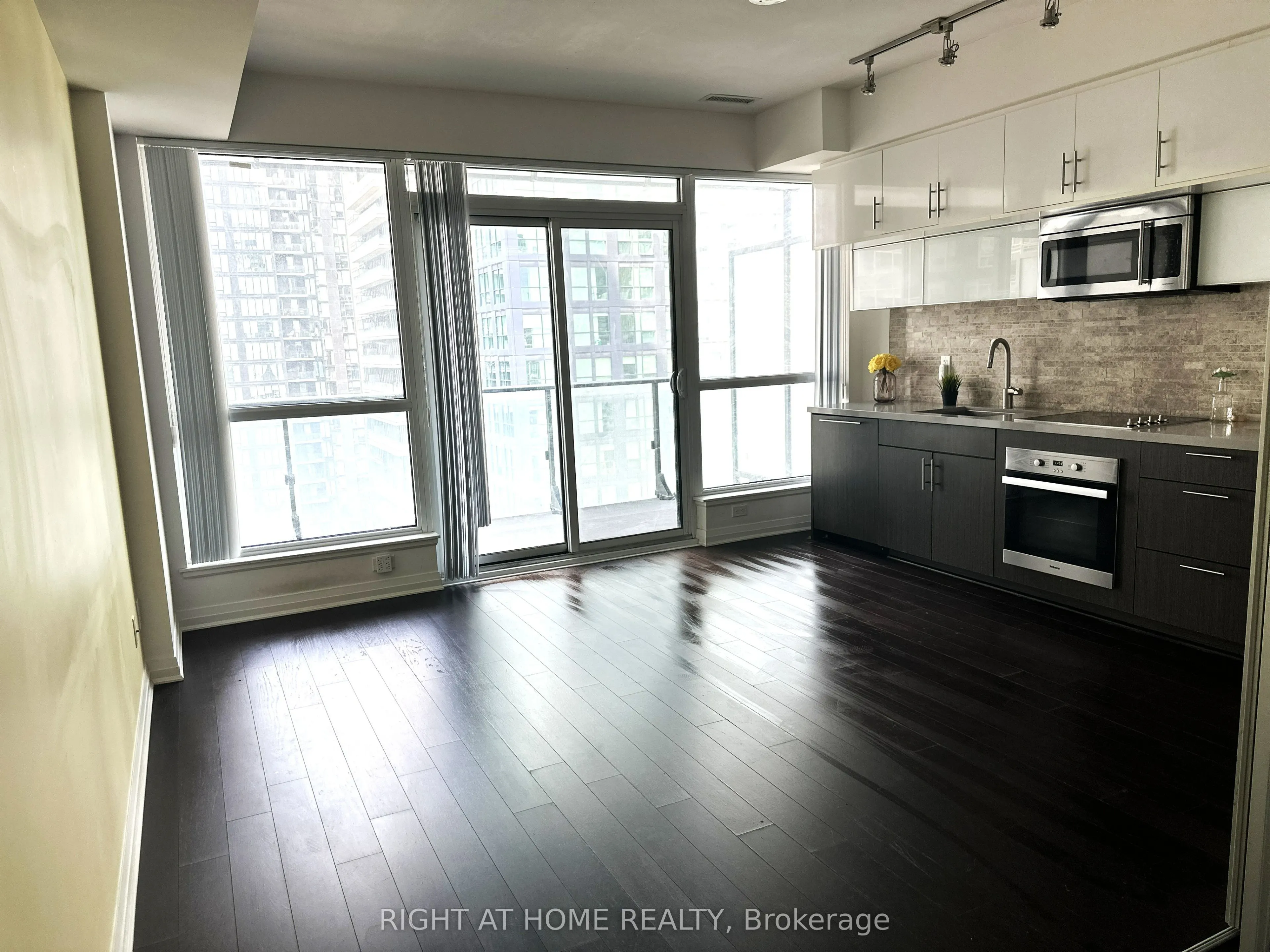 8 Mercer Street, #2210