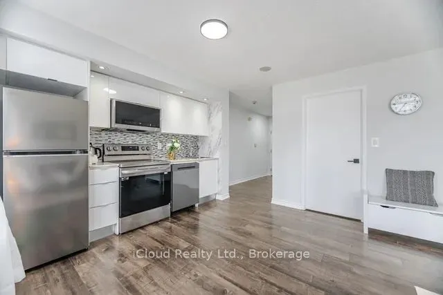 25 Telegram Mews, #1015