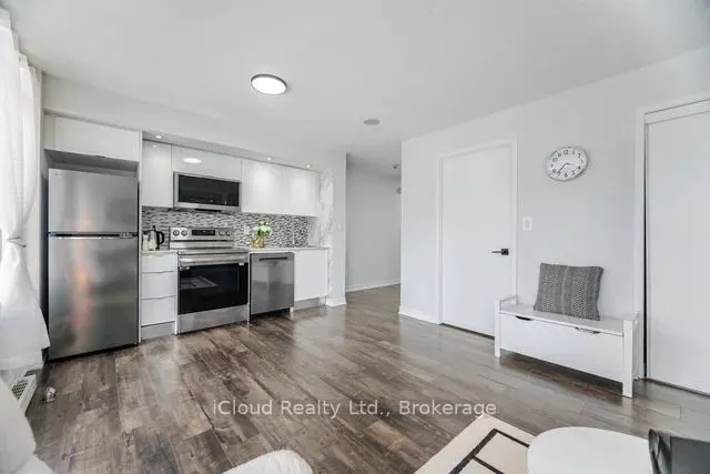 25 Telegram Mews, #1015