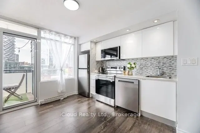 25 Telegram Mews, #1015