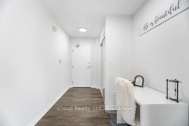 25 Telegram Mews, #1015