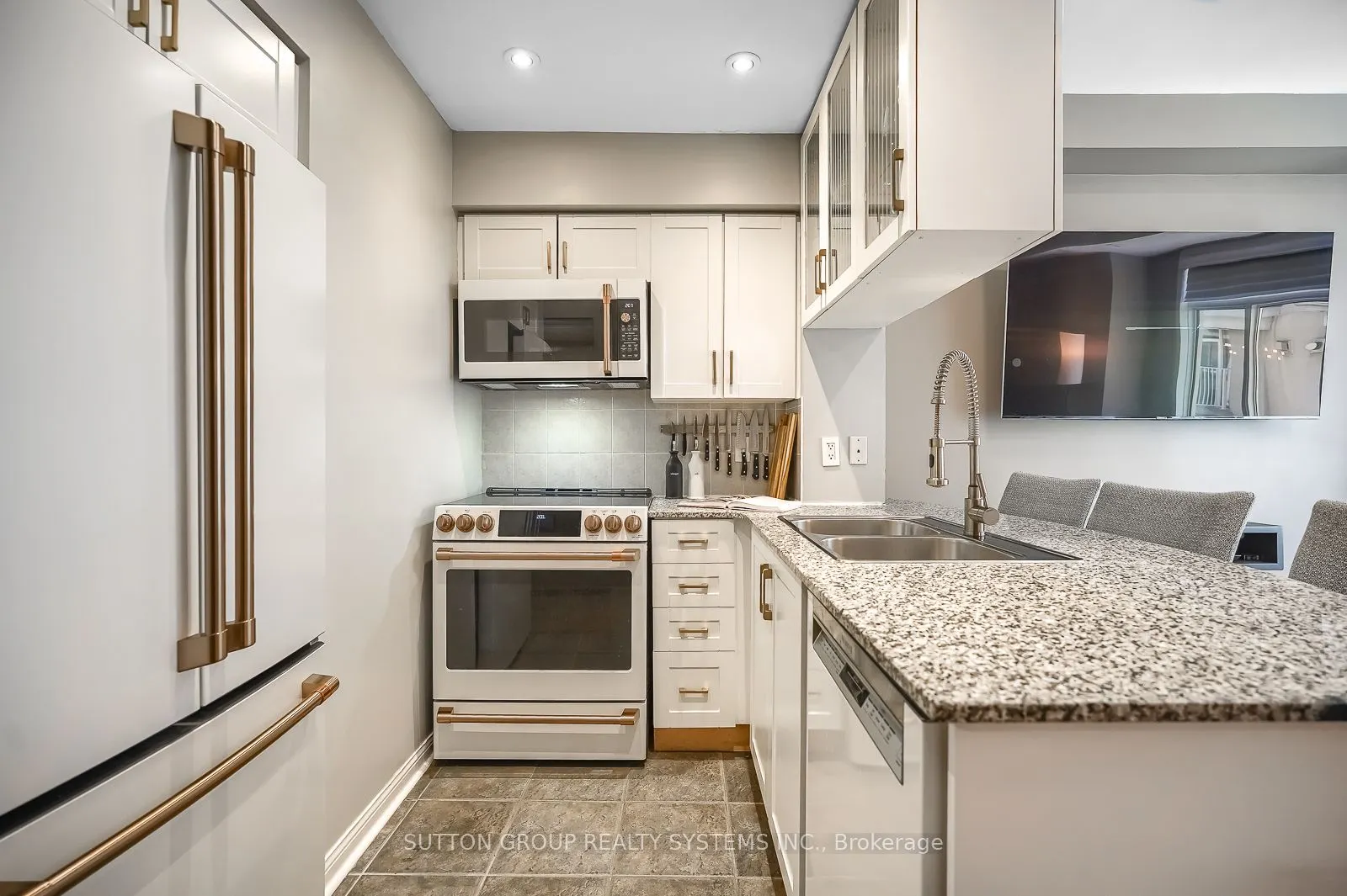 32 Stadium Road, #323