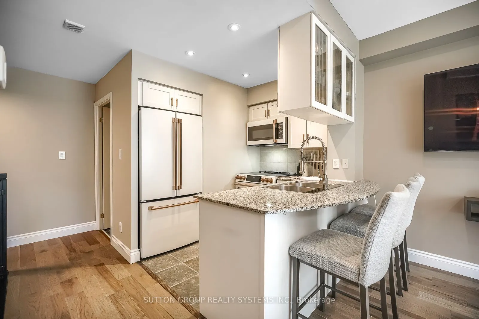 32 Stadium Road, #323