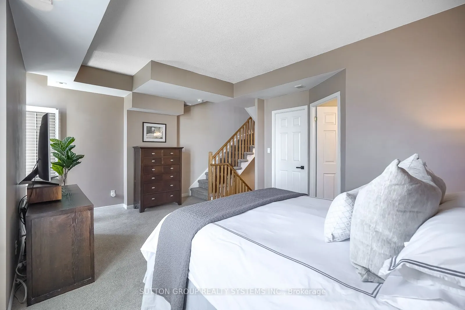 32 Stadium Road, #323
