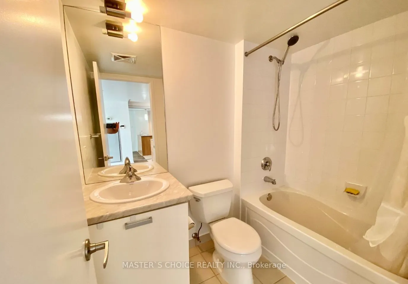 37 Grosvenor Street, #1301