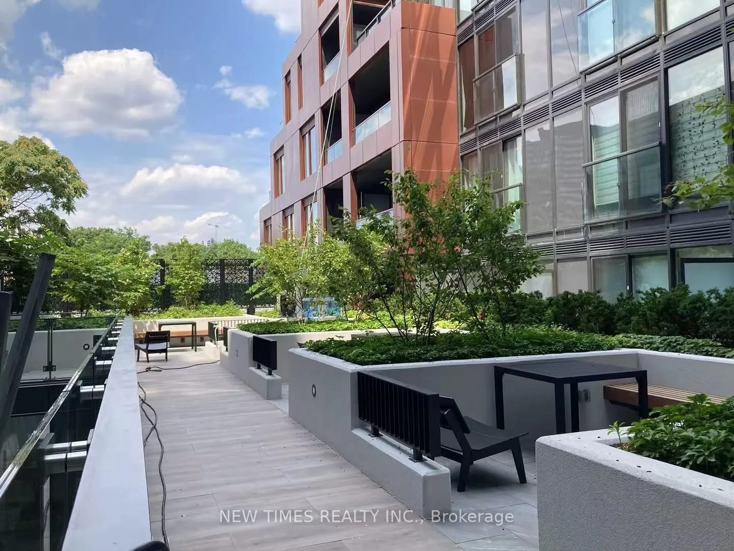 425 Front St E Avenue, #815