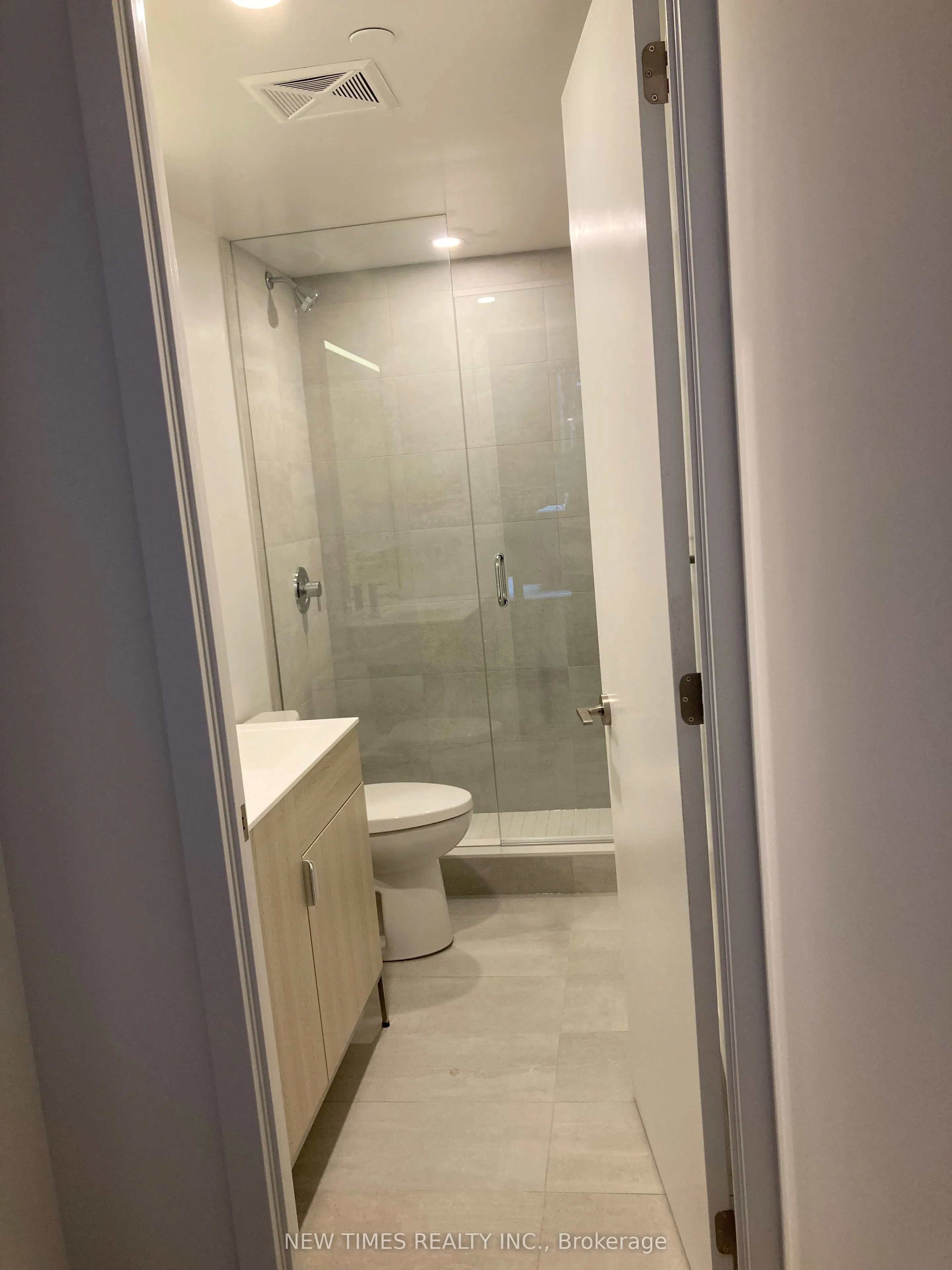 425 Front St E Avenue, #815