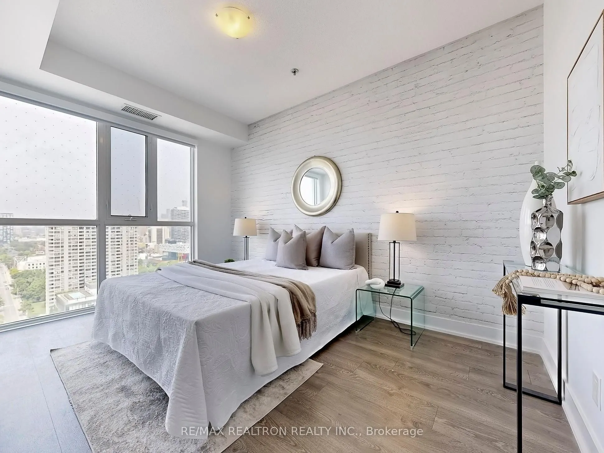318 Richmond Street W, #2201