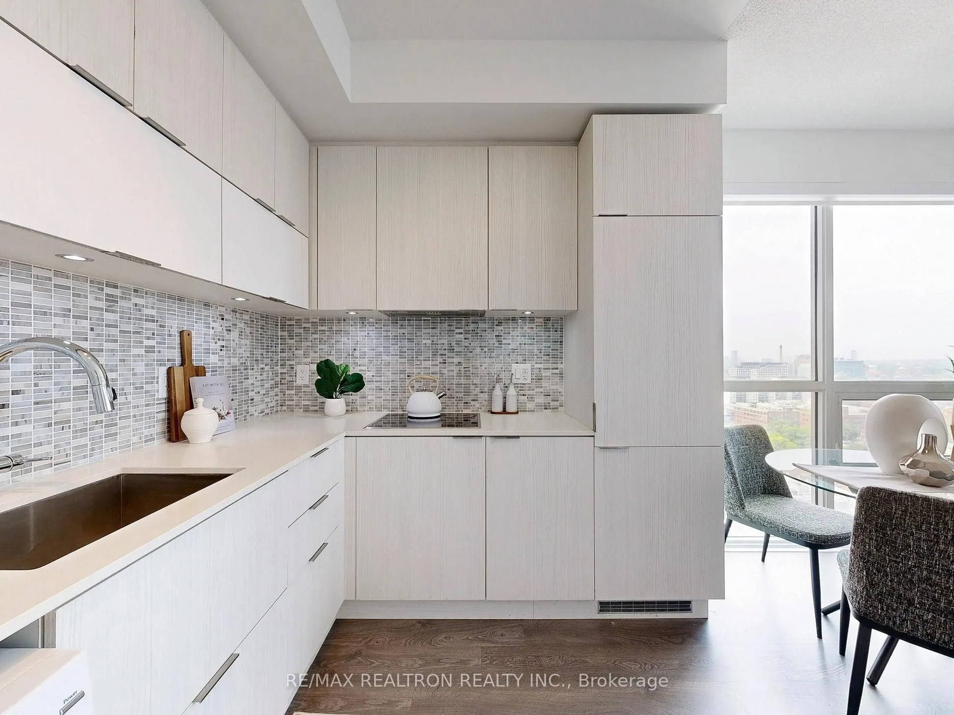 318 Richmond Street W, #2201