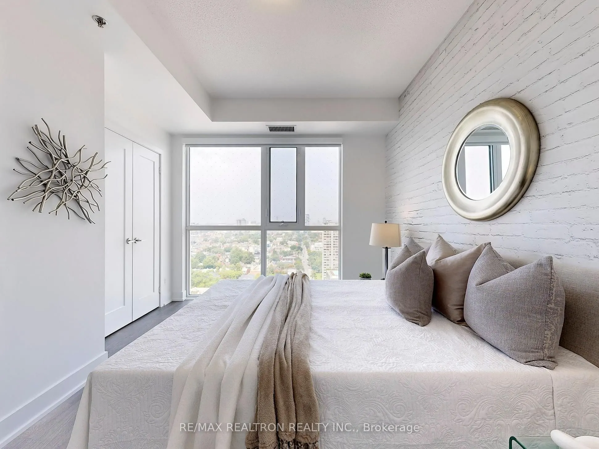 318 Richmond Street W, #2201