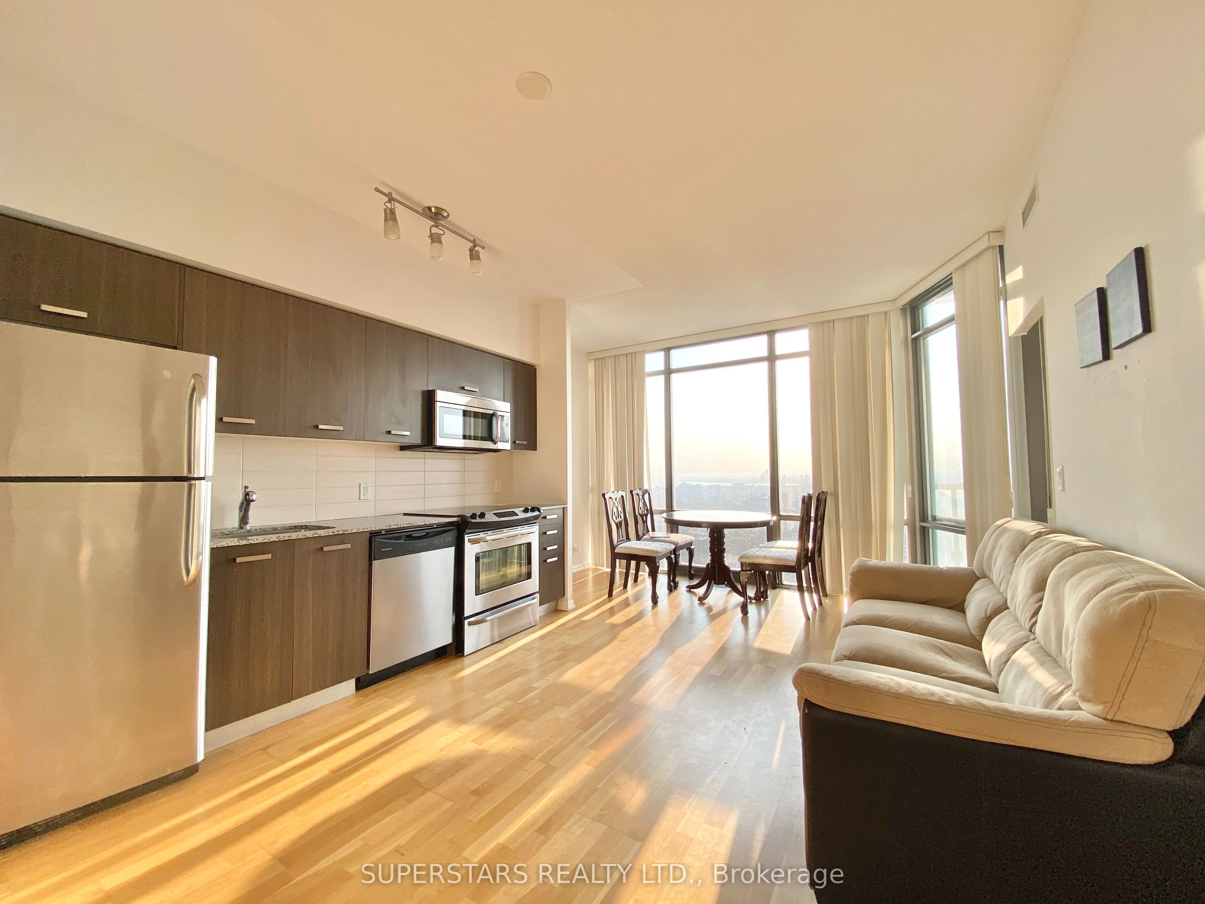 832 Bay Street, #4302