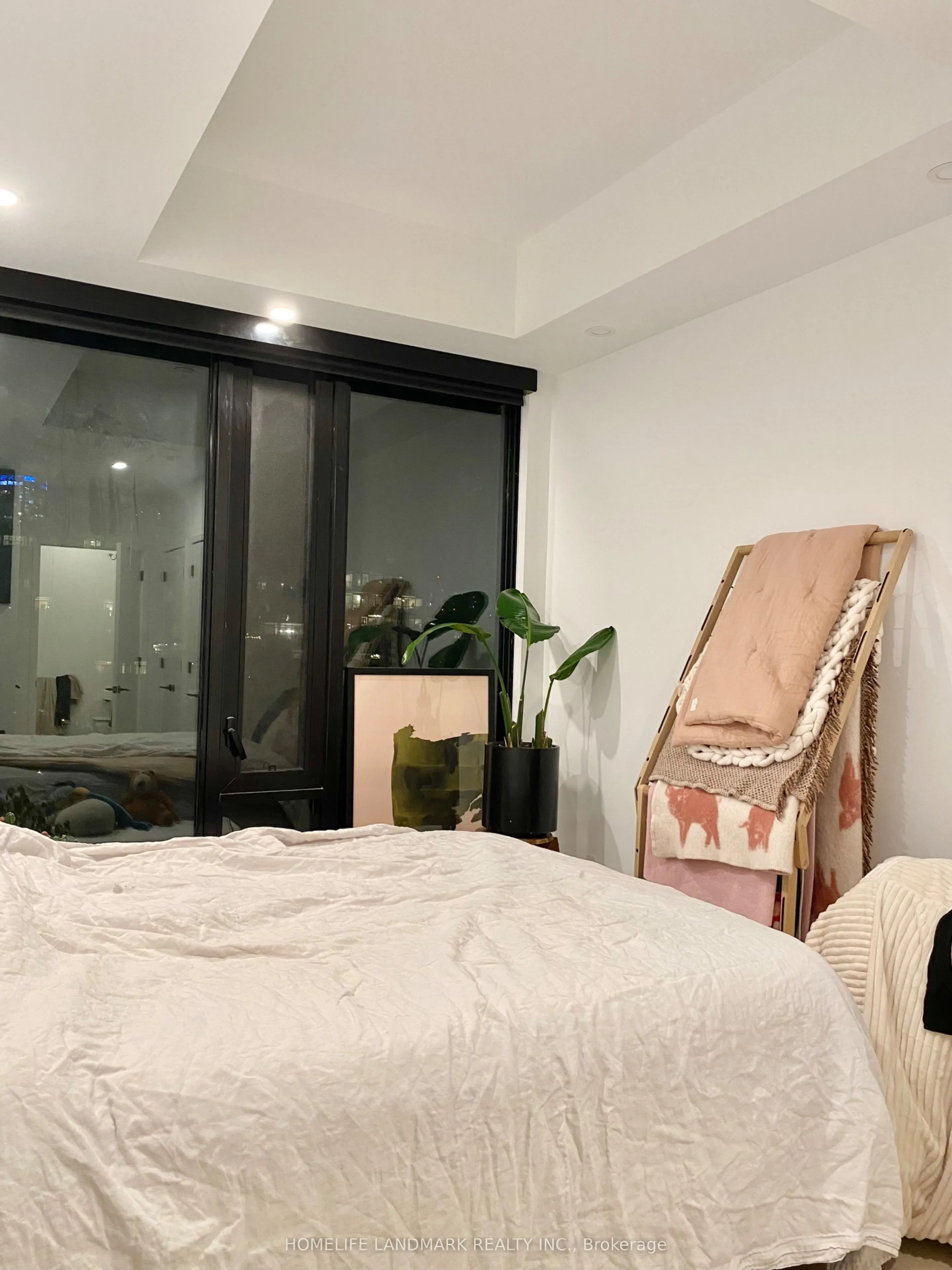 505 Richmond Street W, #427