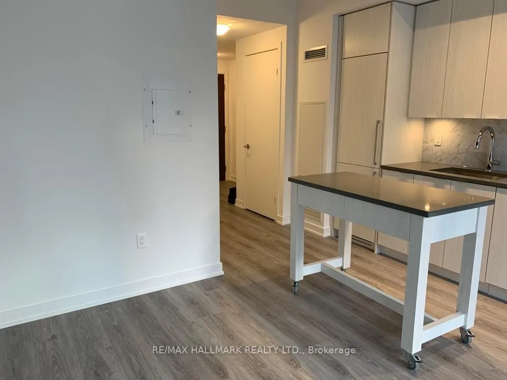 38 Iannuzzi Street, #803