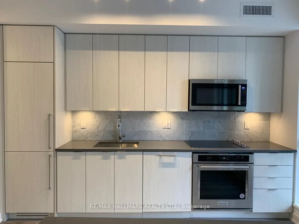 38 Iannuzzi Street, #803