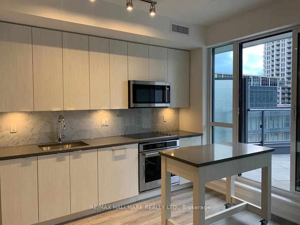 38 Iannuzzi Street, #803