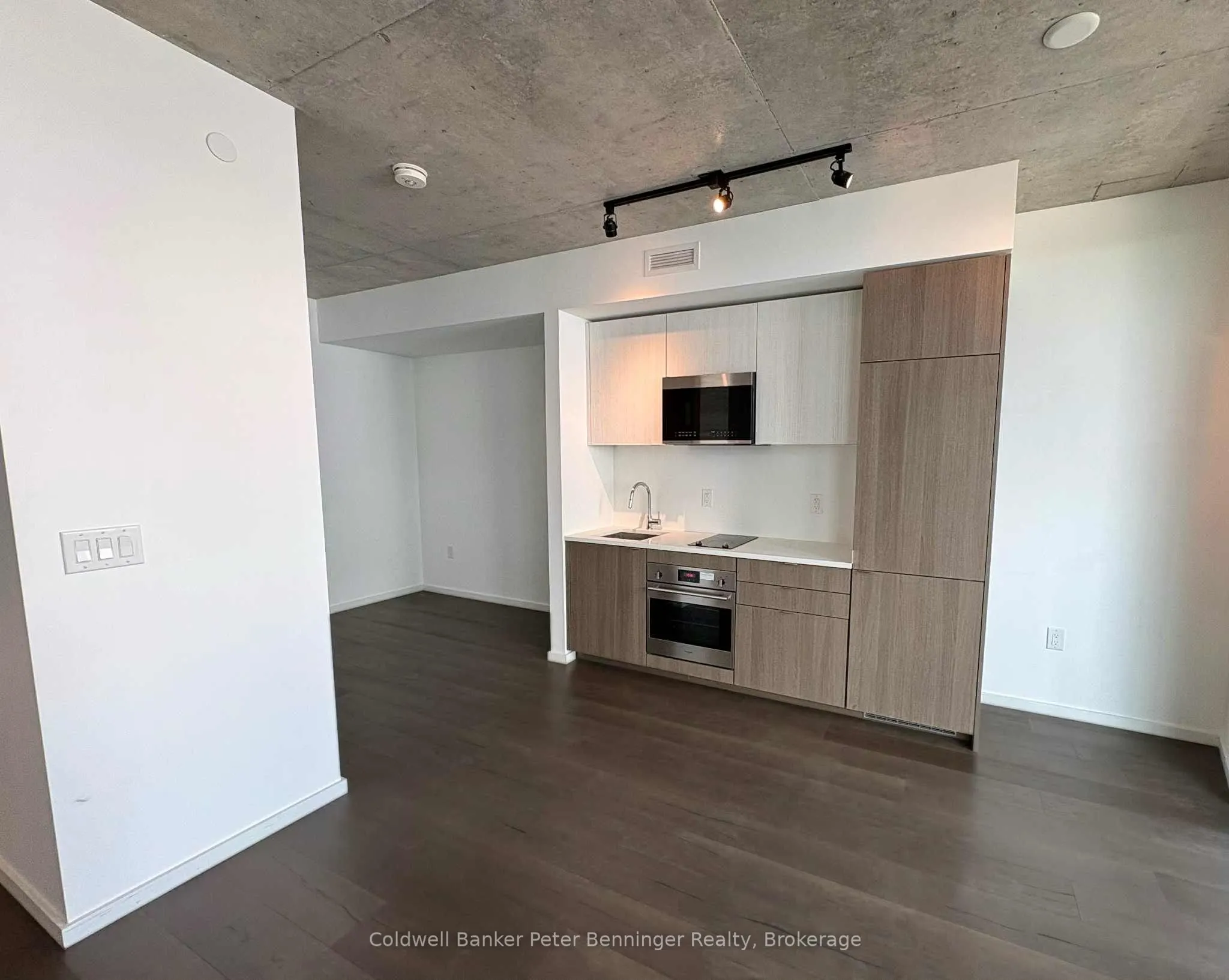 21 Lawren Harris Square, #514