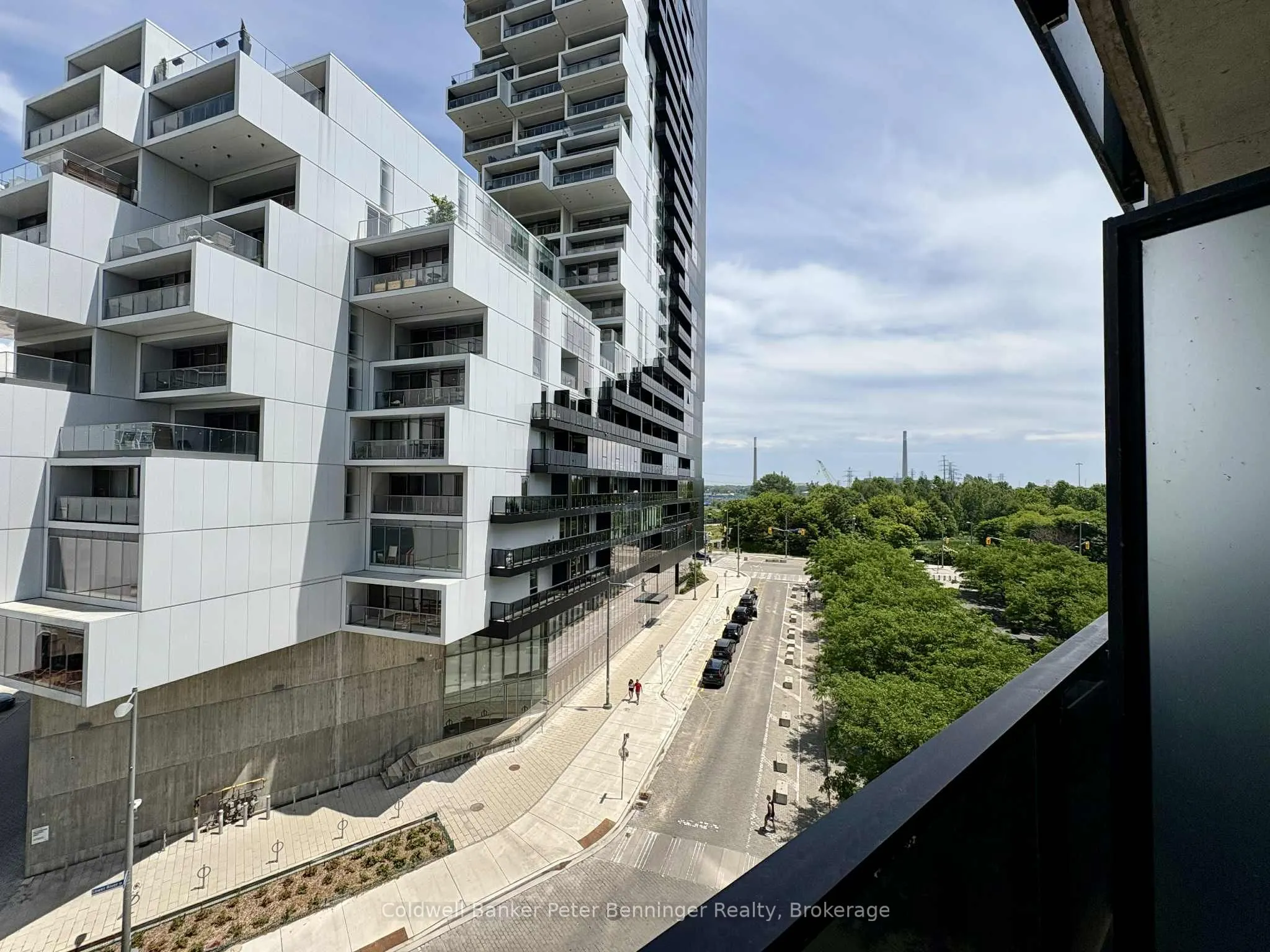 21 Lawren Harris Square, #514