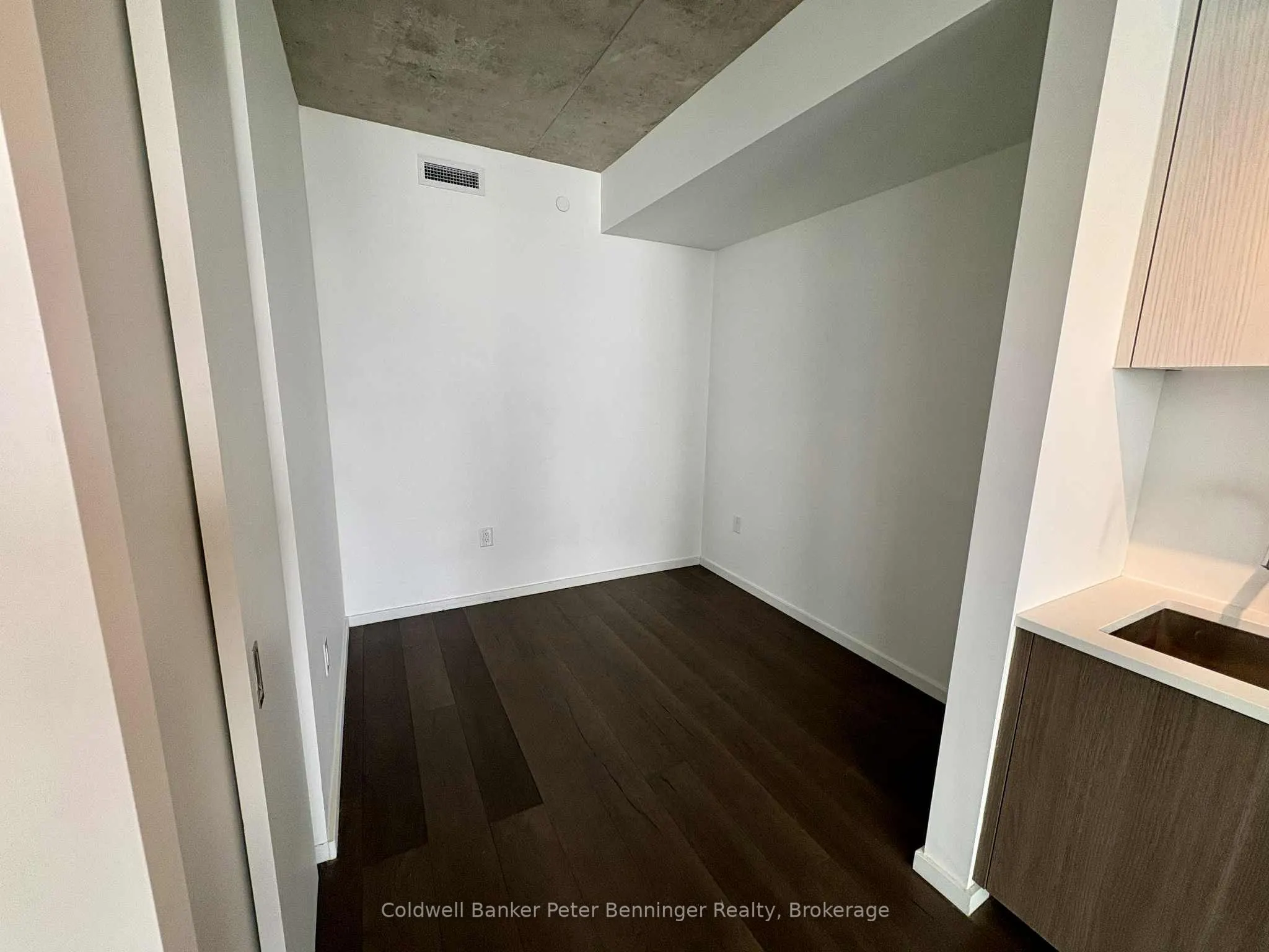 21 Lawren Harris Square, #514