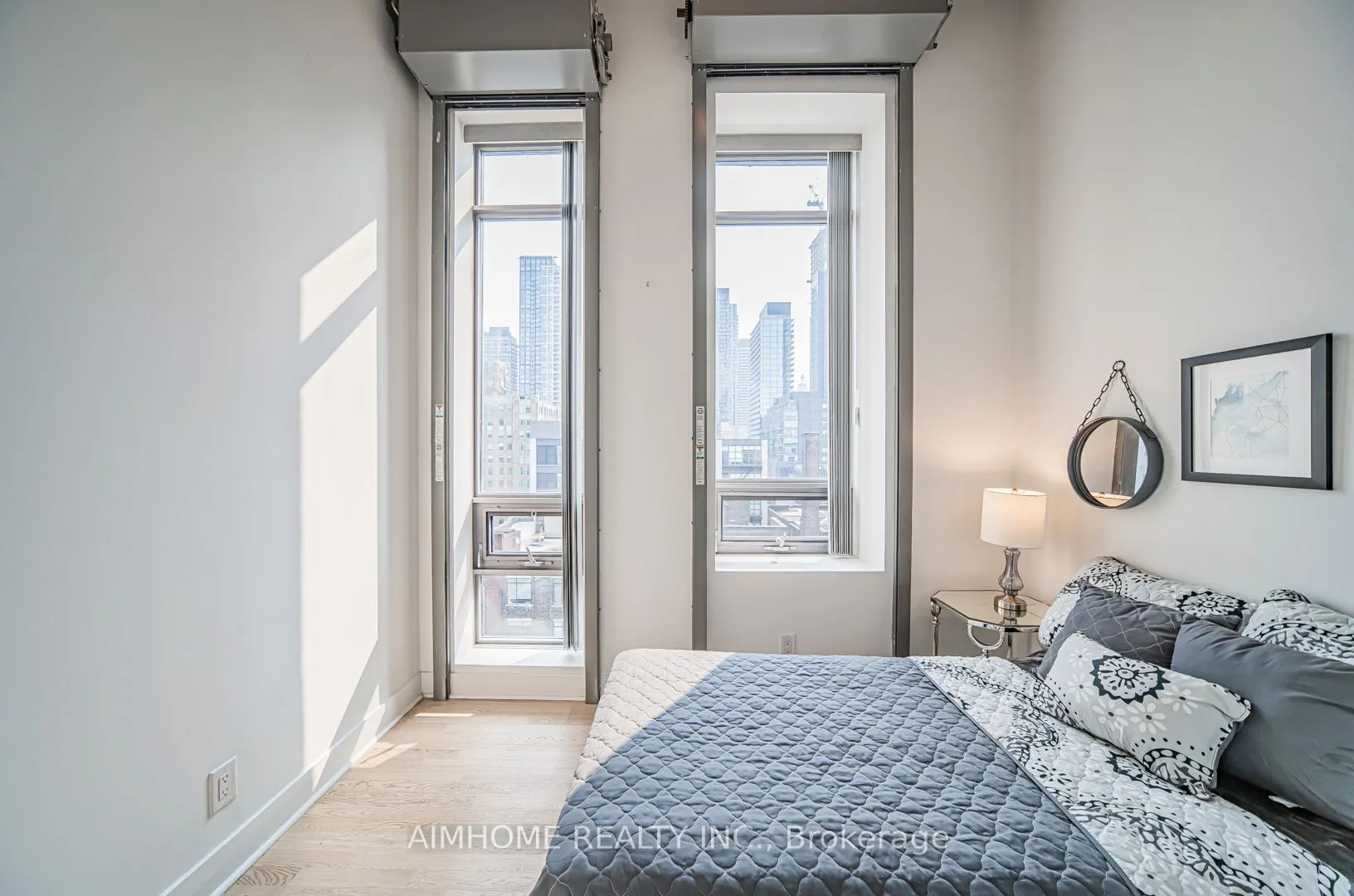 399 Adelaide Street, #1002