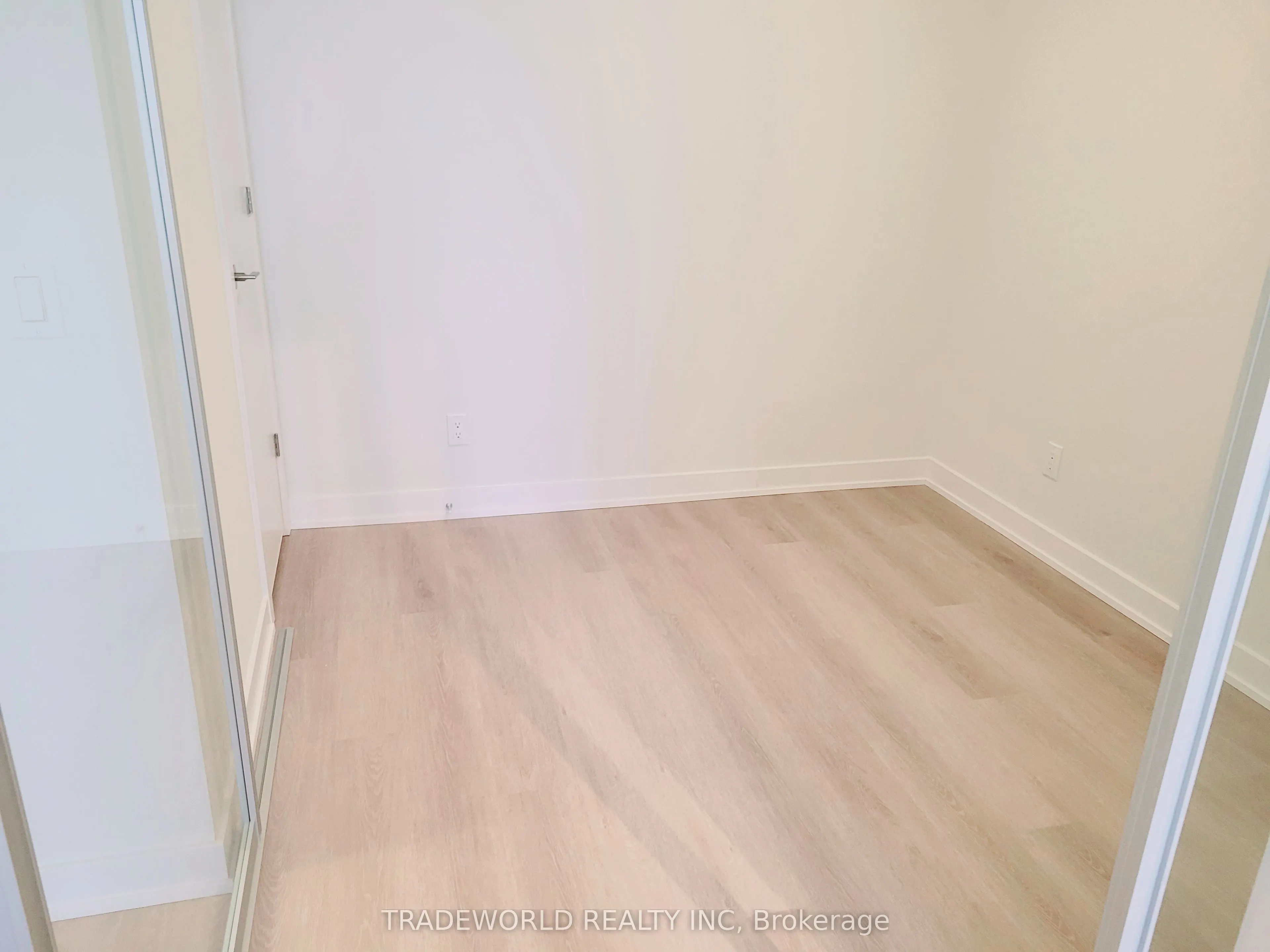 15 Ellerslie Avenue, #601