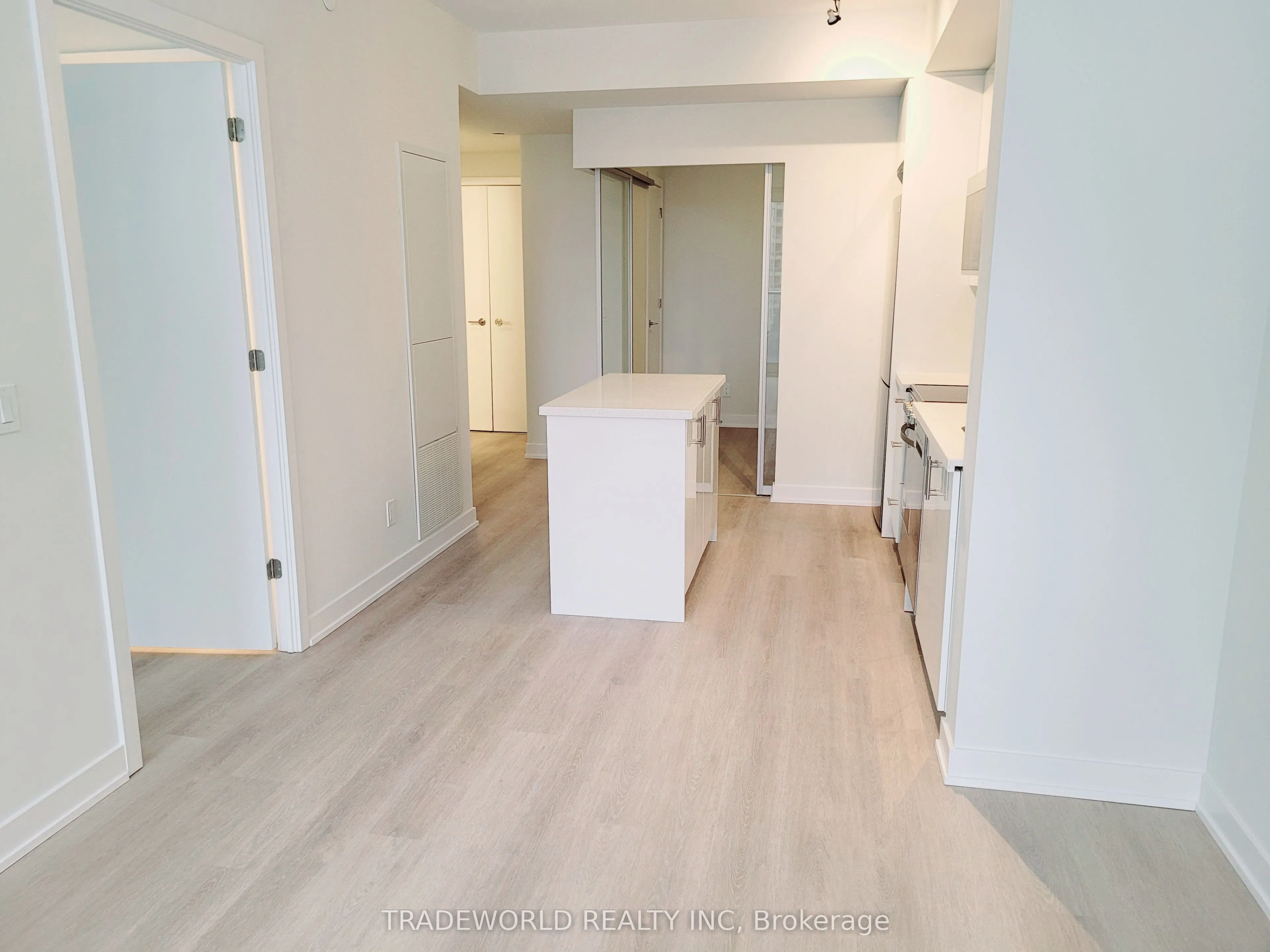 15 Ellerslie Avenue, #601
