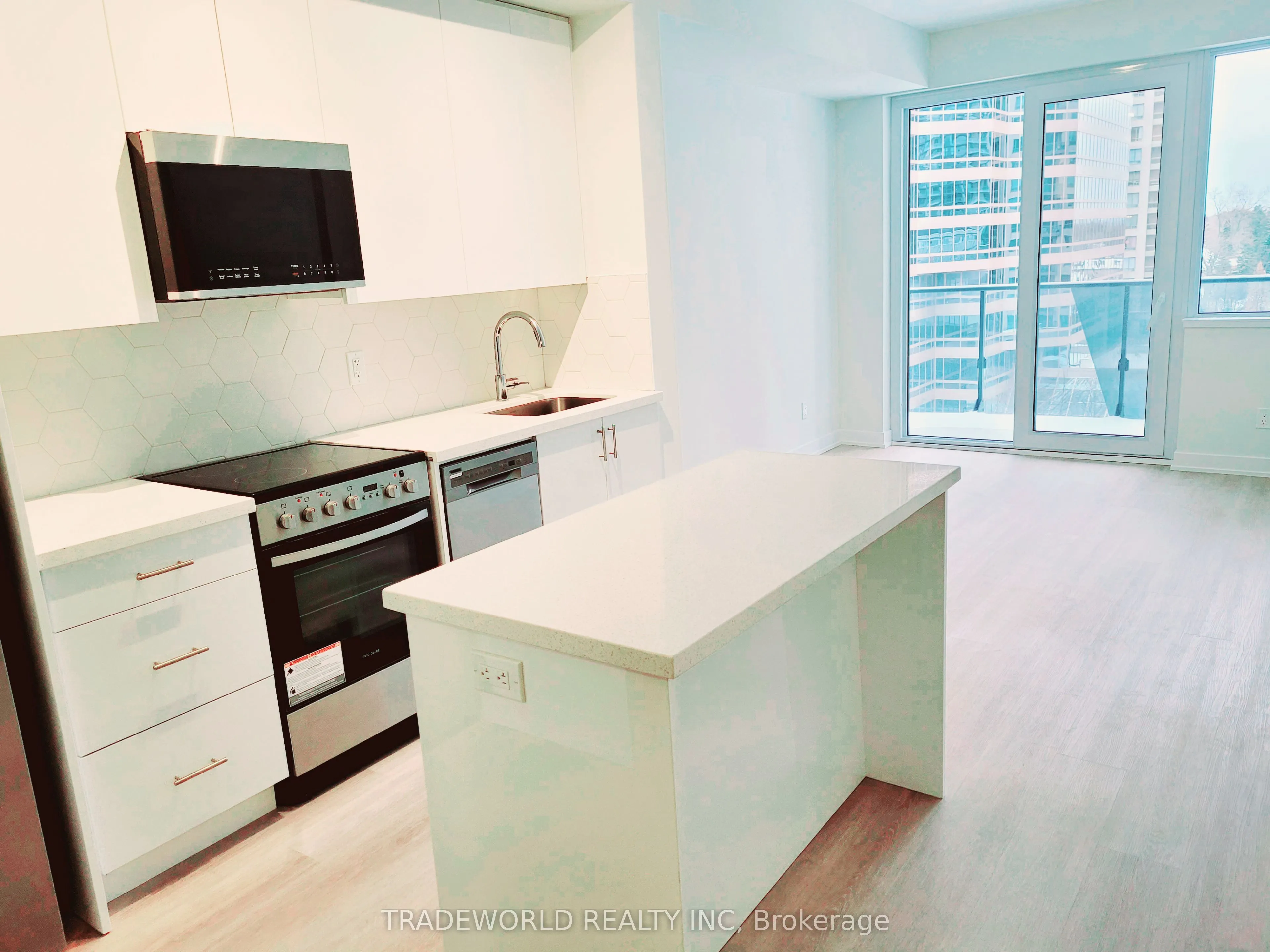 15 Ellerslie Avenue, #601