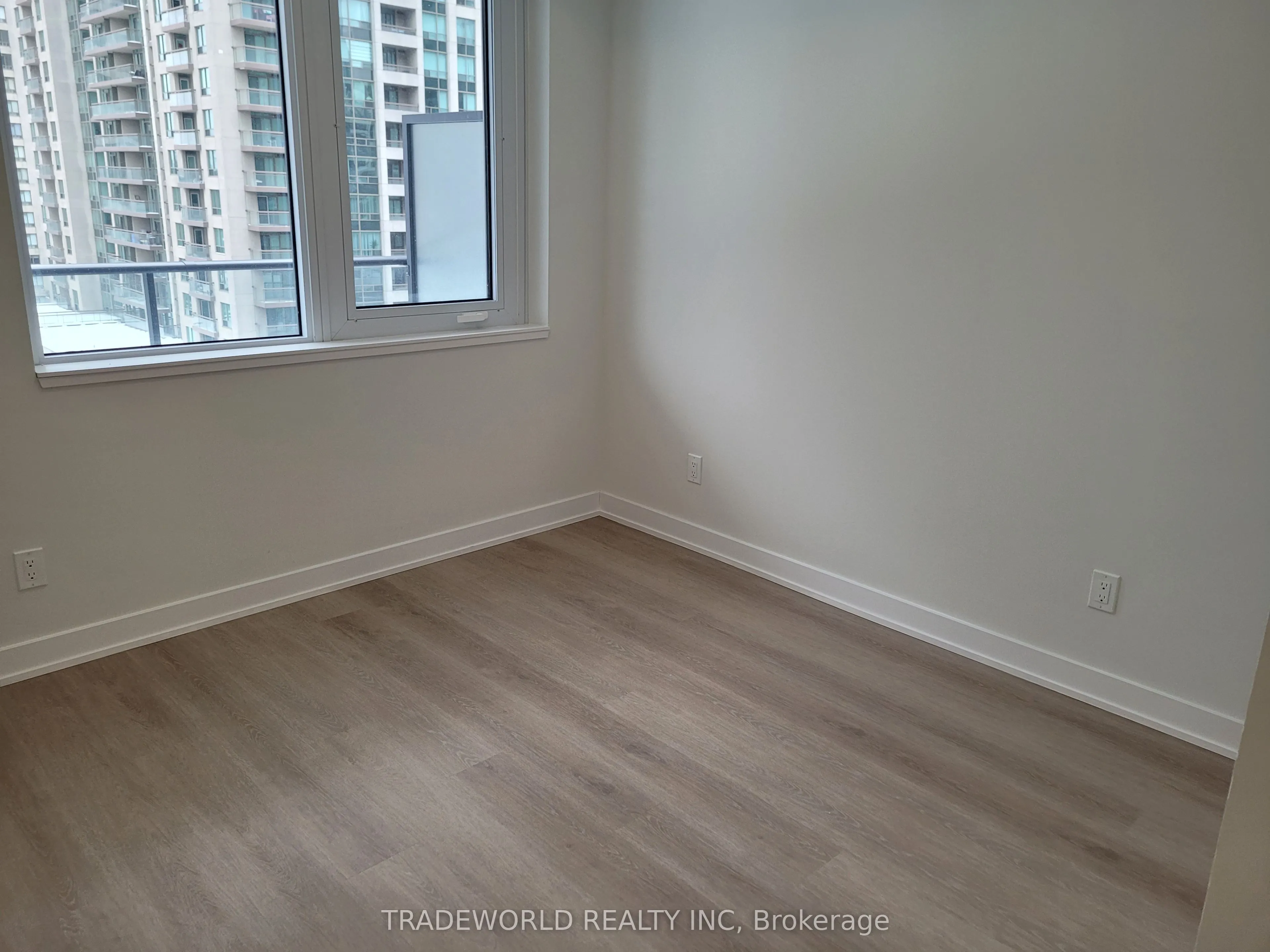 15 Ellerslie Avenue, #601