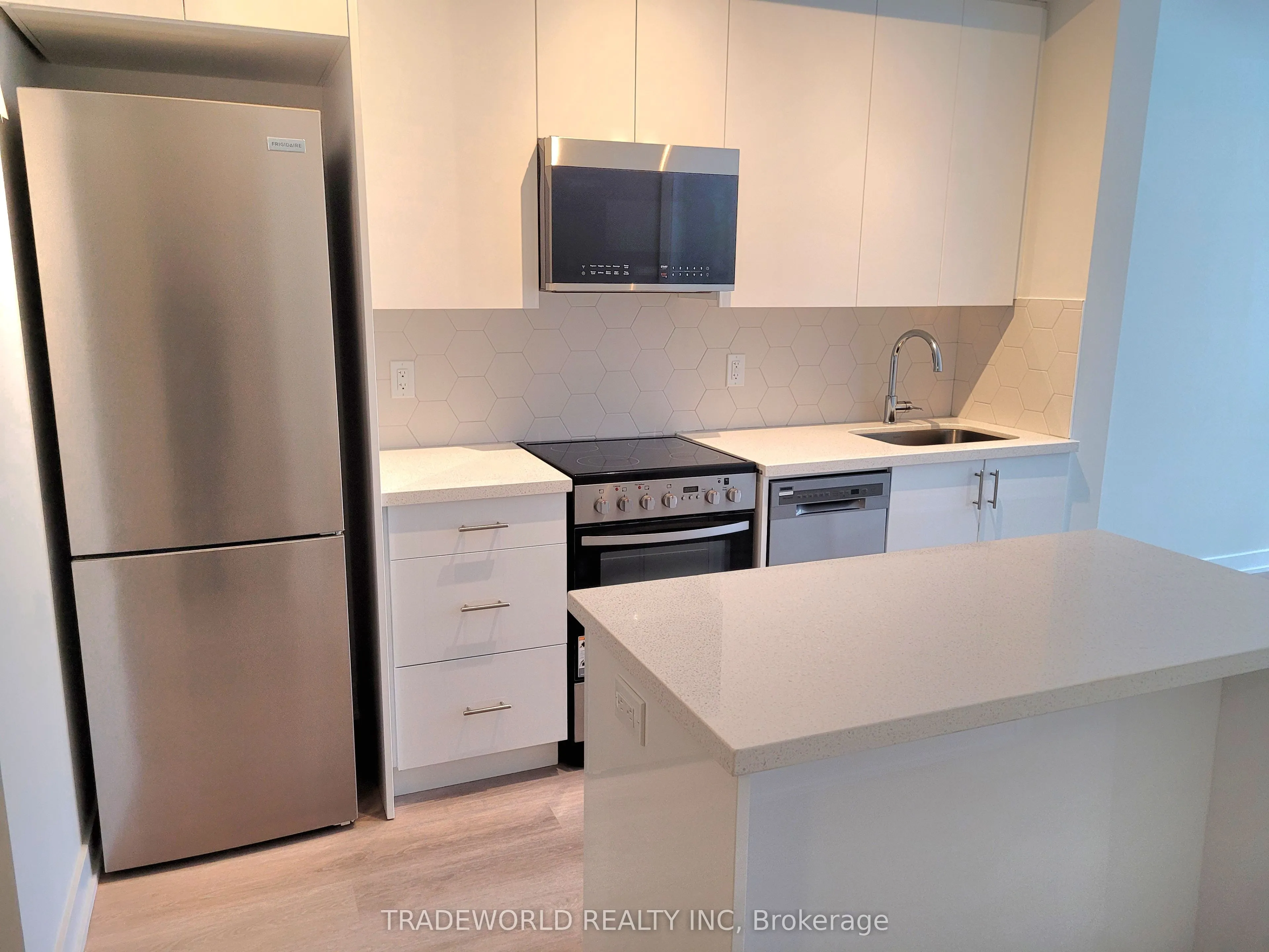 15 Ellerslie Avenue, #601