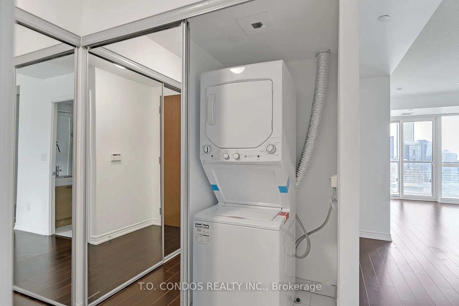 386 Yonge Street, #3808