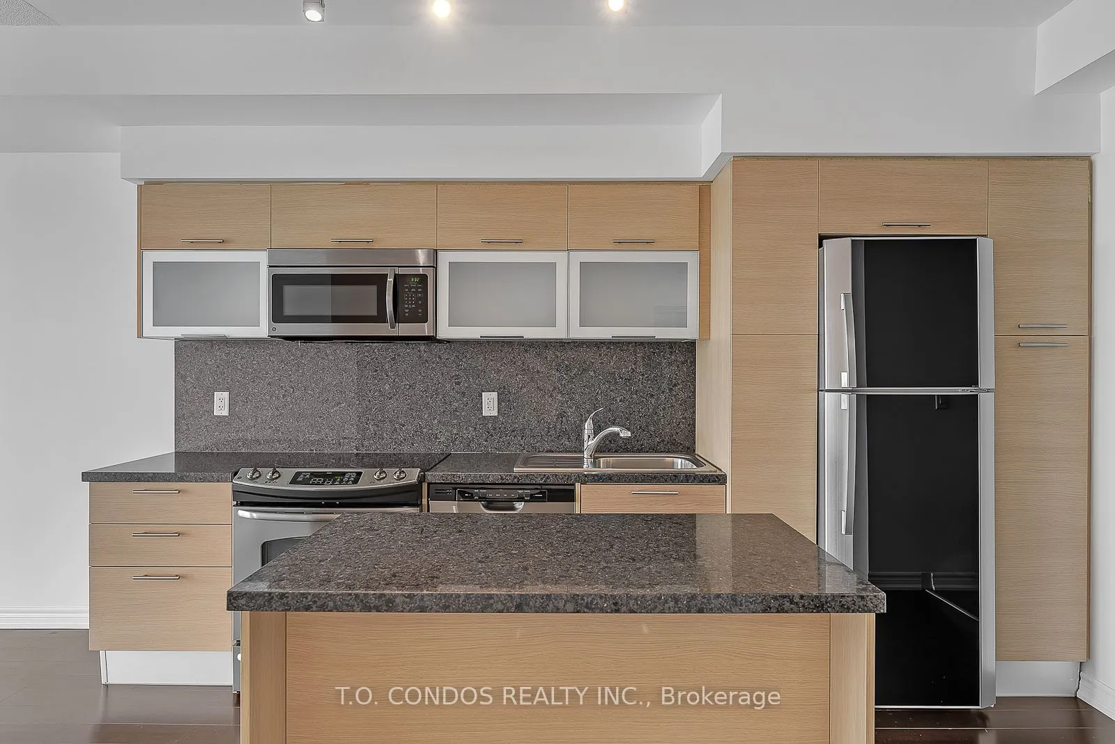 386 Yonge Street, #3808
