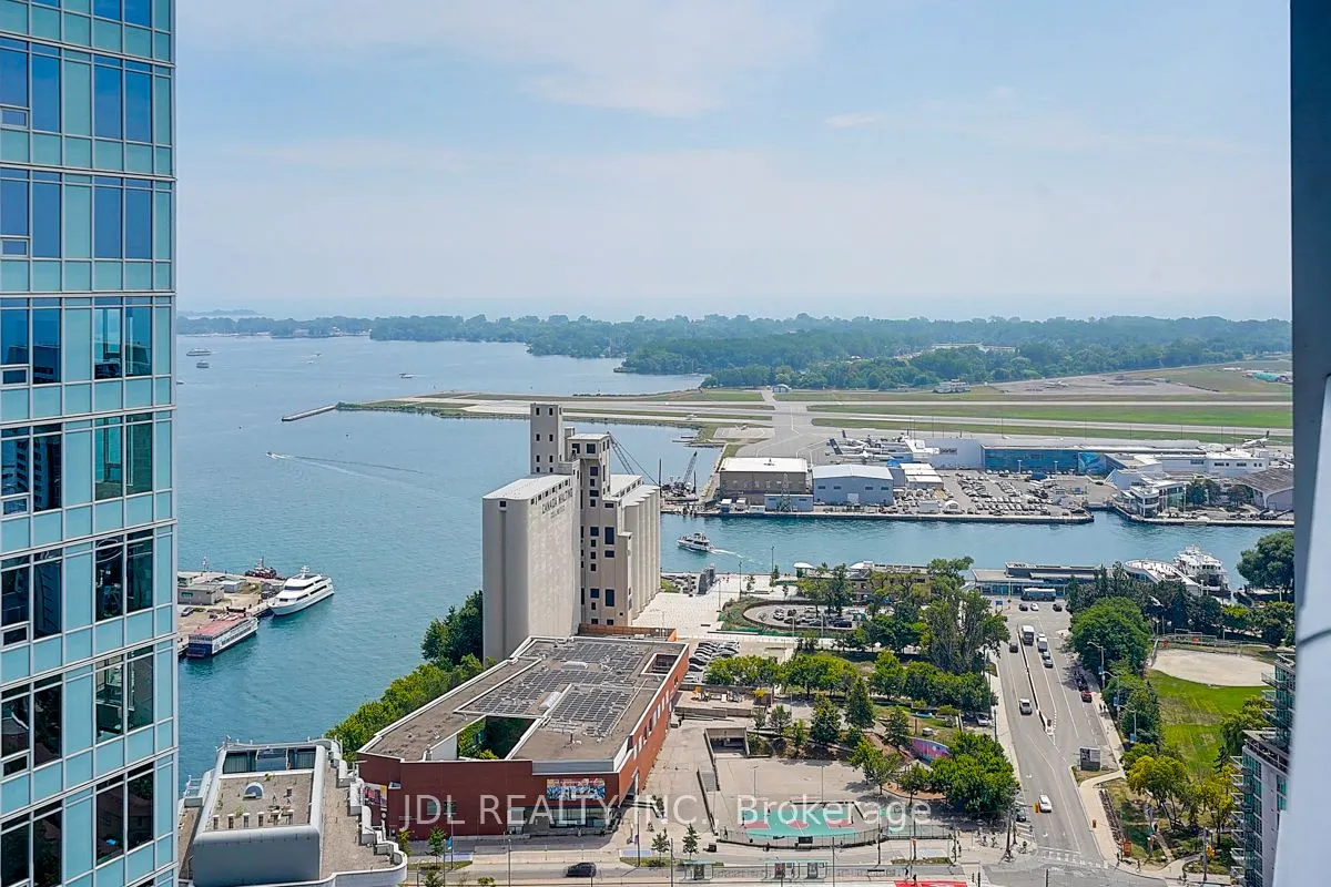 19 Bathurst Street, #3709