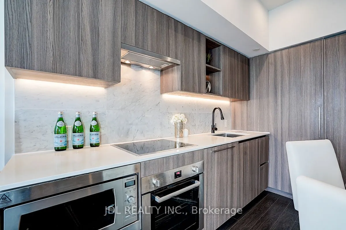 19 Bathurst Street, #3709