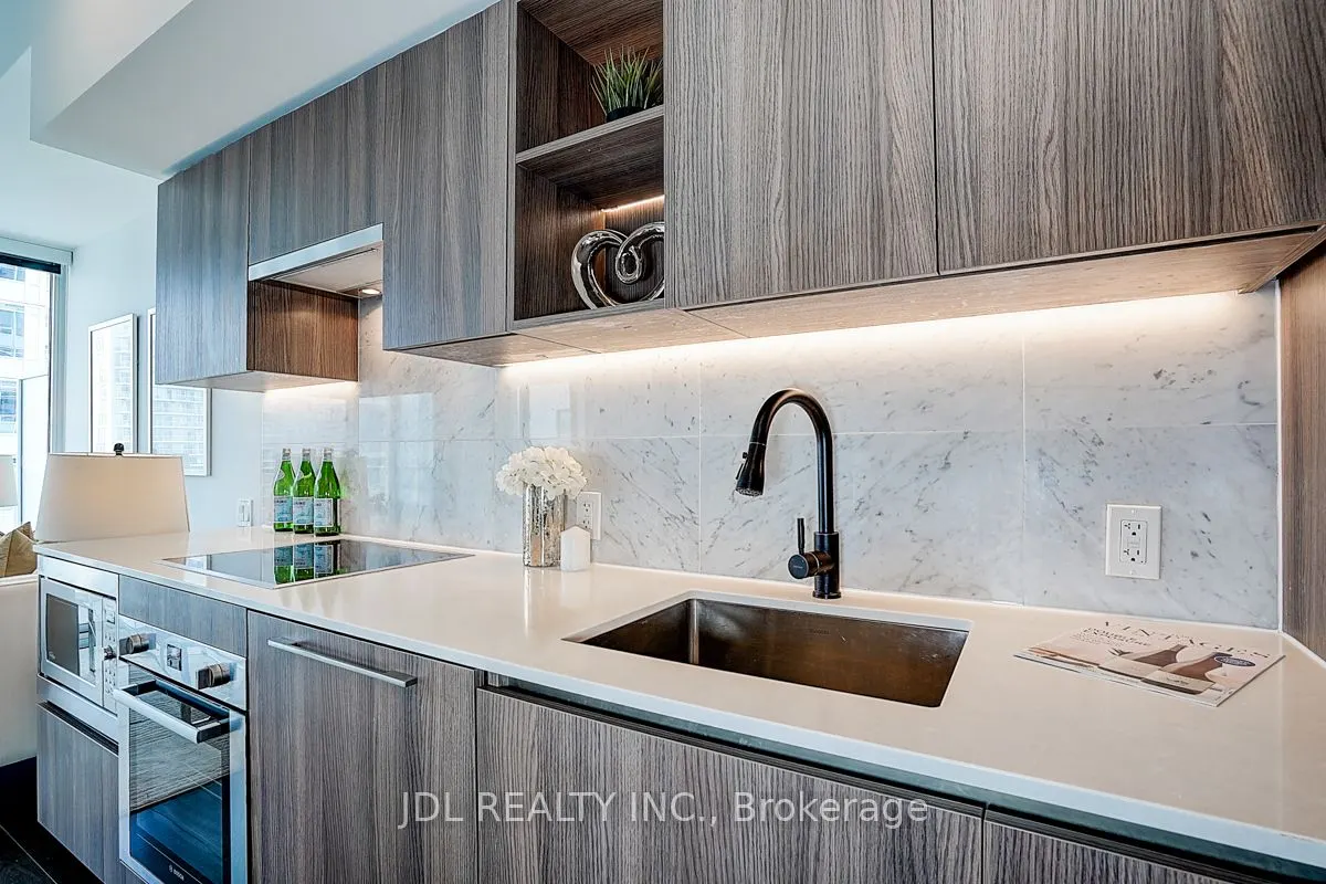 19 Bathurst Street, #3709