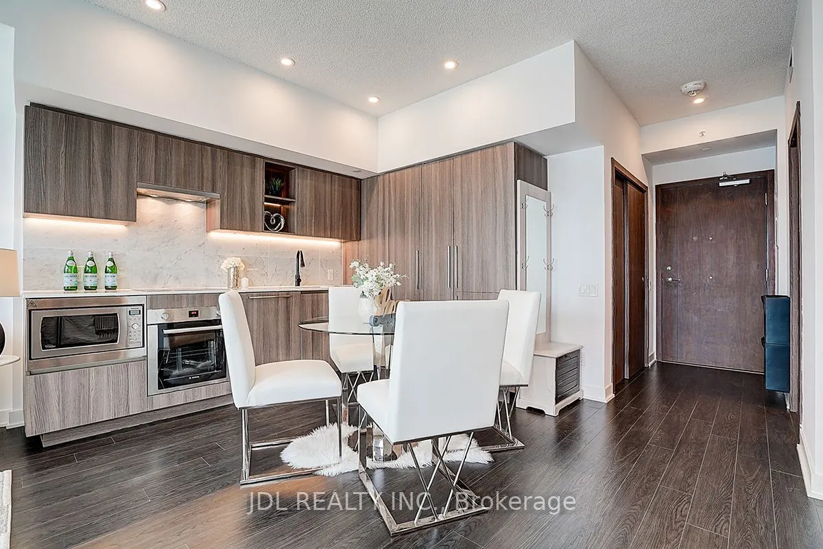 19 Bathurst Street, #3709