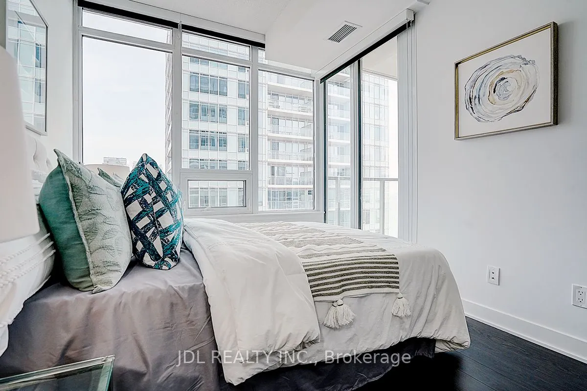 19 Bathurst Street, #3709