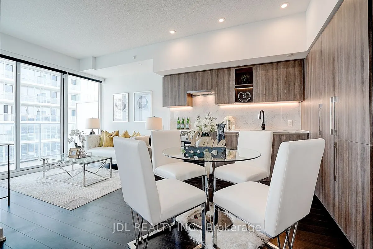 19 Bathurst Street, #3709