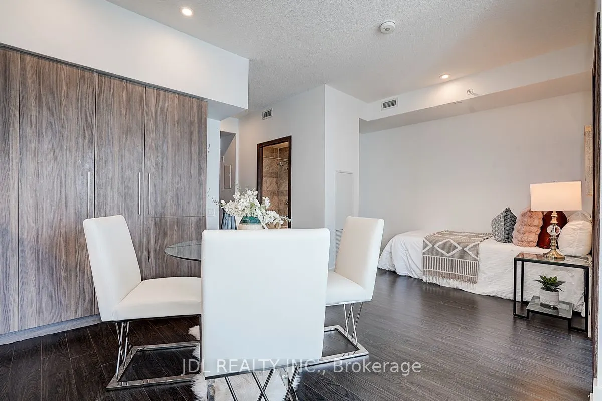 19 Bathurst Street, #3709