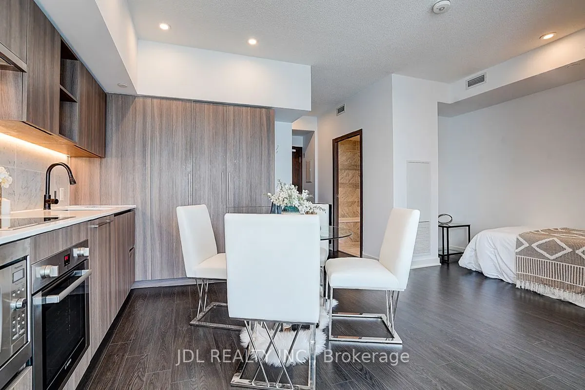 19 Bathurst Street, #3709