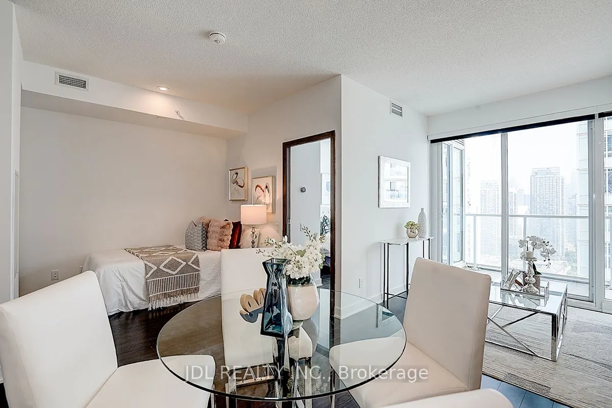 19 Bathurst Street, #3709
