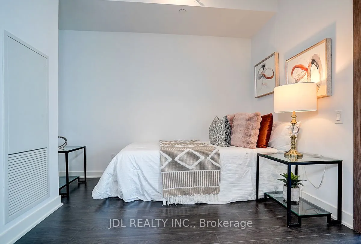 19 Bathurst Street, #3709