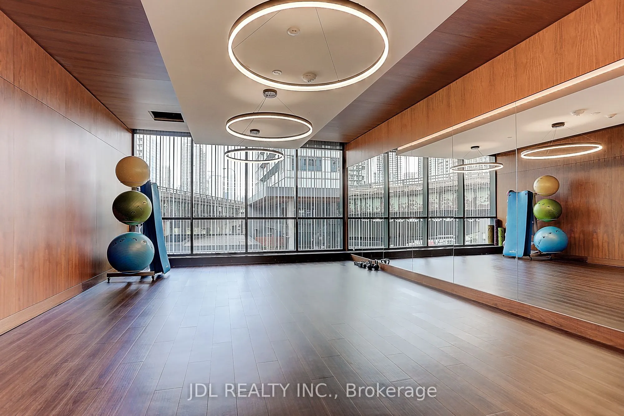 19 Bathurst Street, #3709