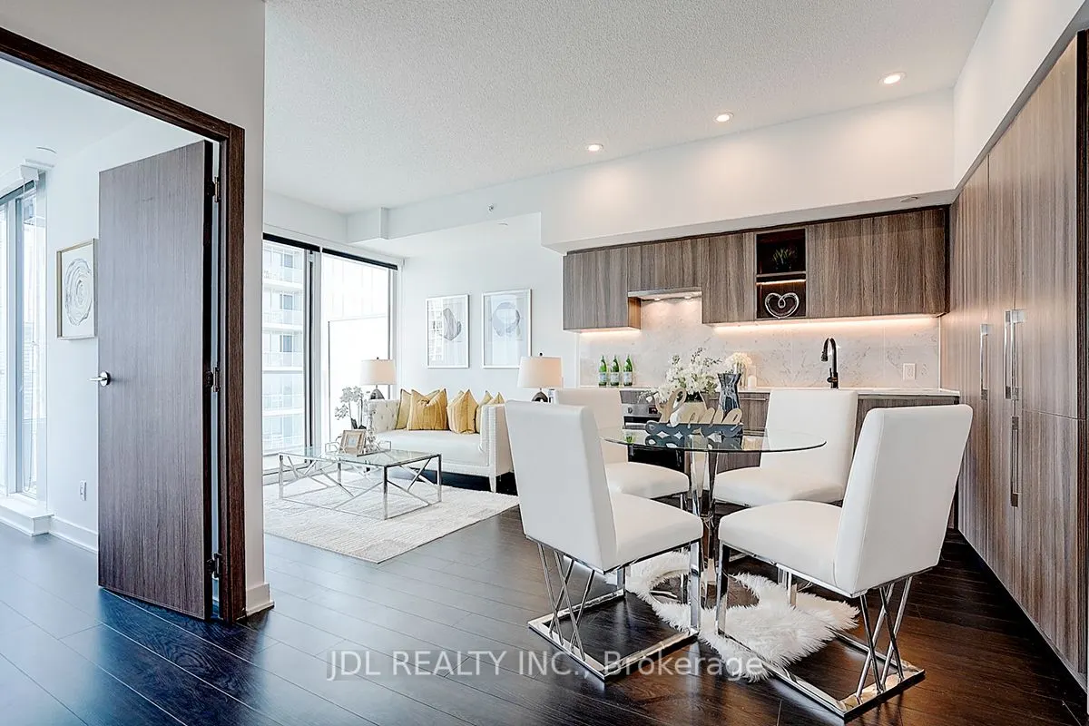19 Bathurst Street, #3709