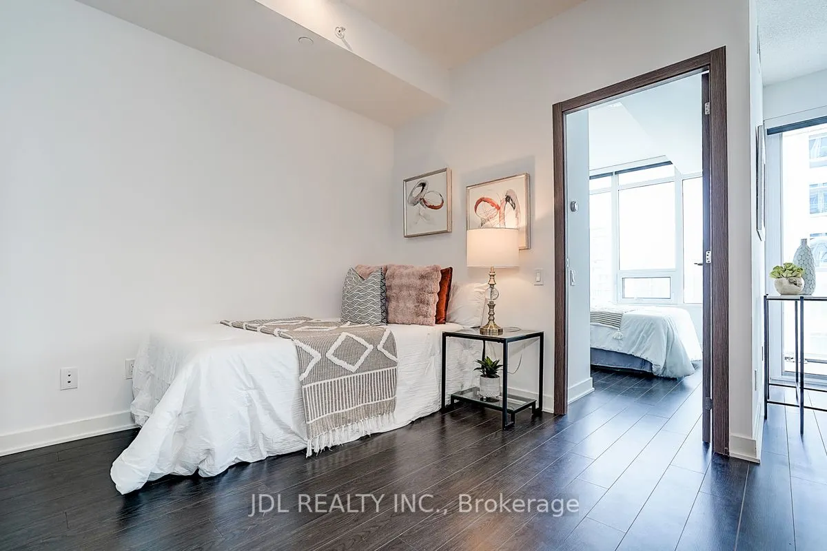 19 Bathurst Street, #3709