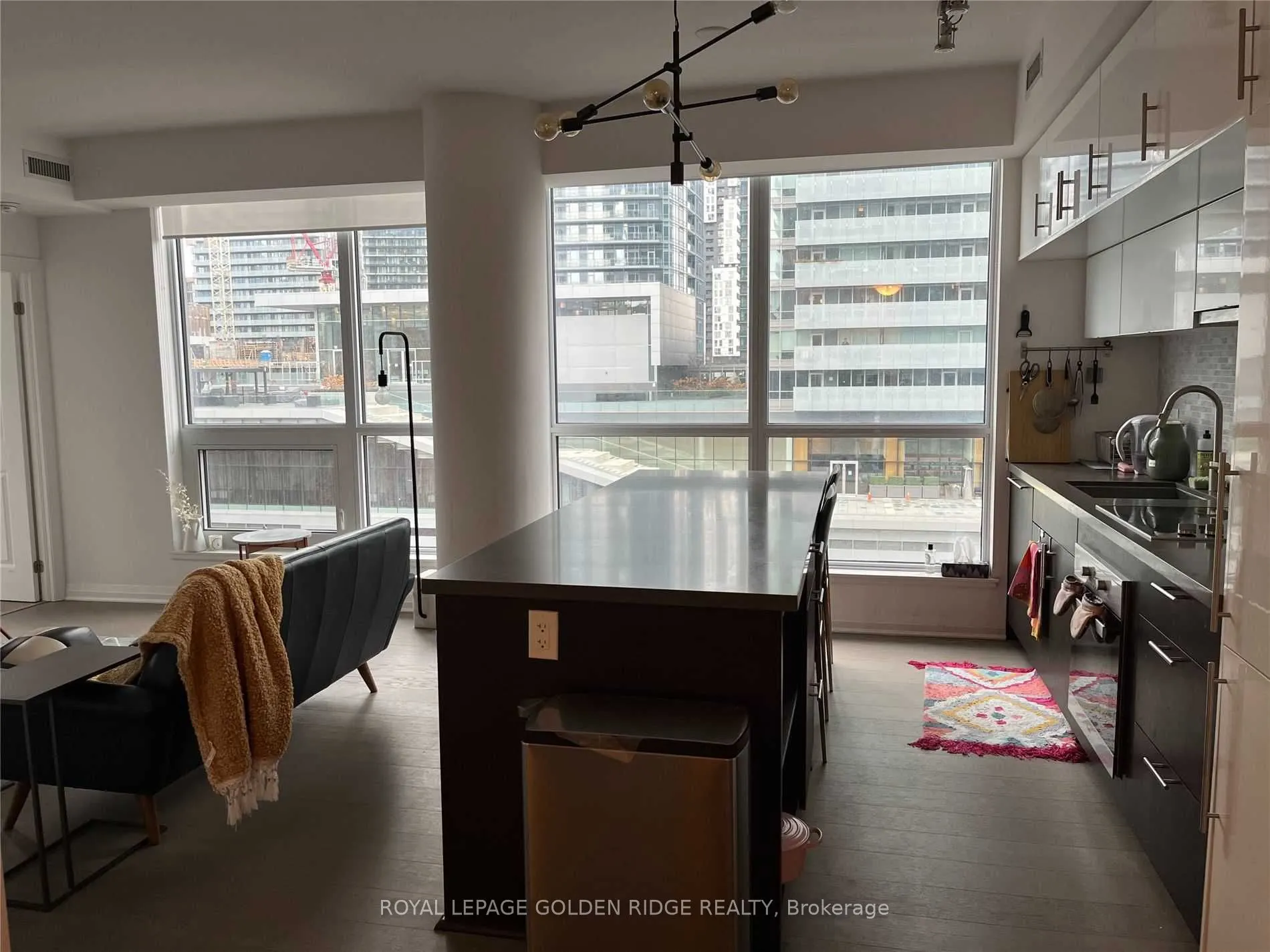 8 Mercer Street, #1211