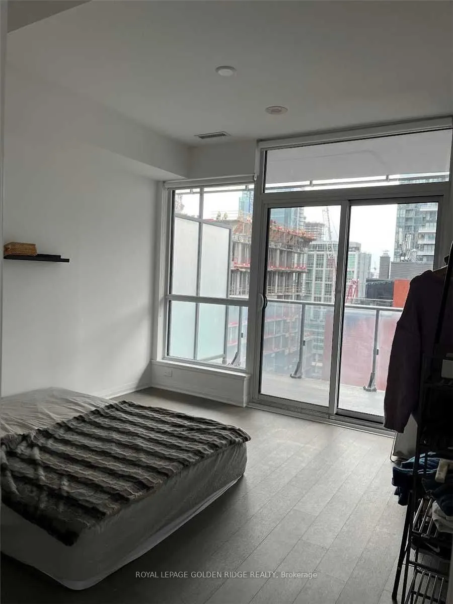 8 Mercer Street, #1211
