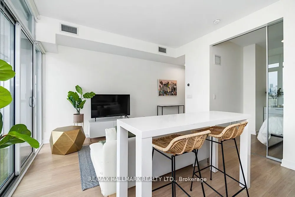 105 George Street, #914