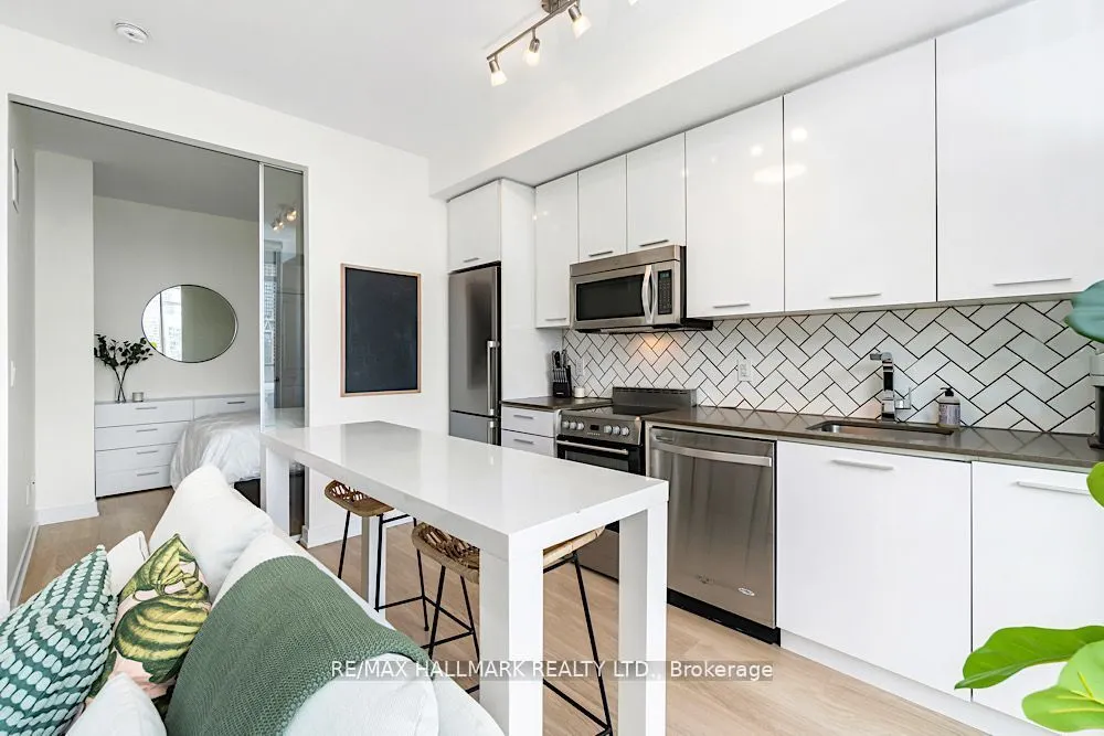 105 George Street, #914