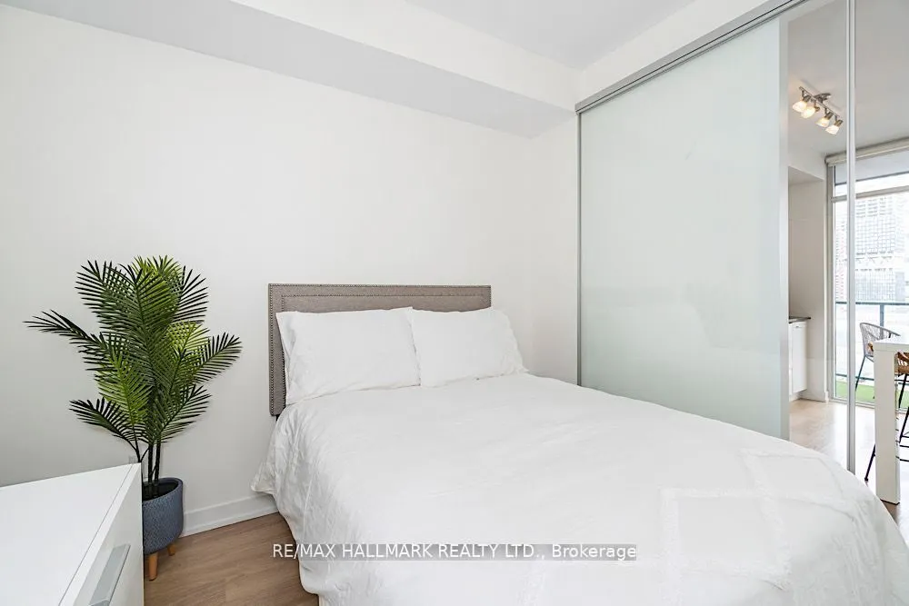 105 George Street, #914
